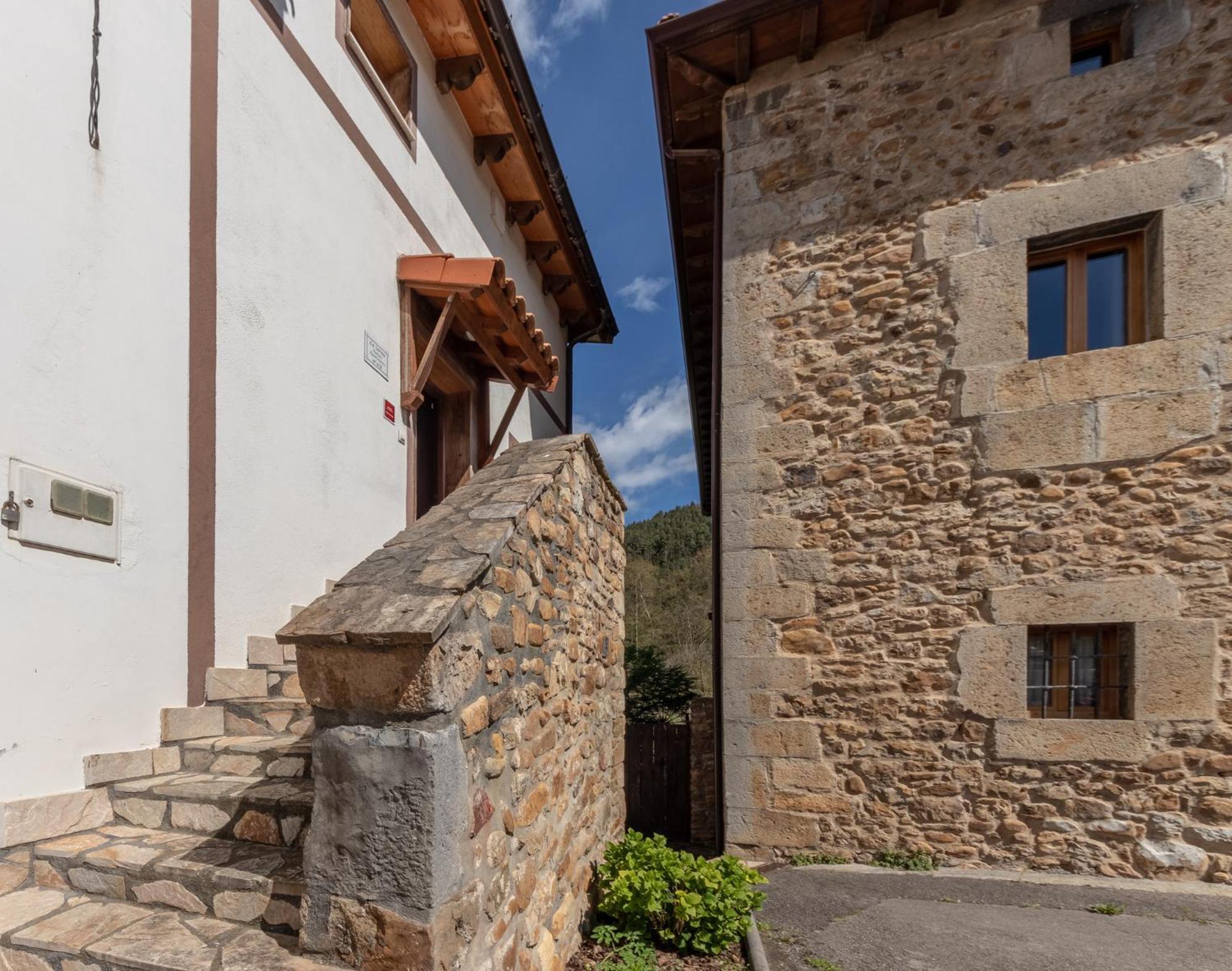 43B Nature With Parking By Aston Rentals Otañes Exteriör bild